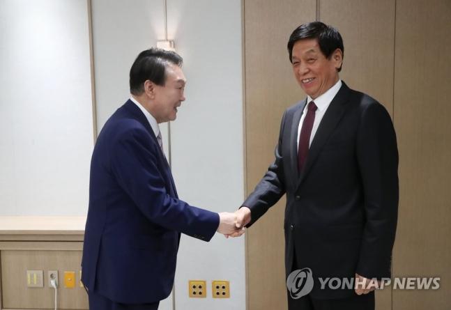 윤석열 이잔수.jpg