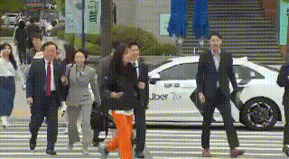 대한민국 대선 후보서울시민들이 그냥 쌩까고 감.gif