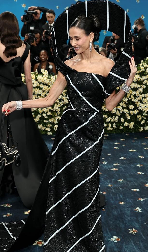 demi-moore-met-gala-2025-8(1).jpg