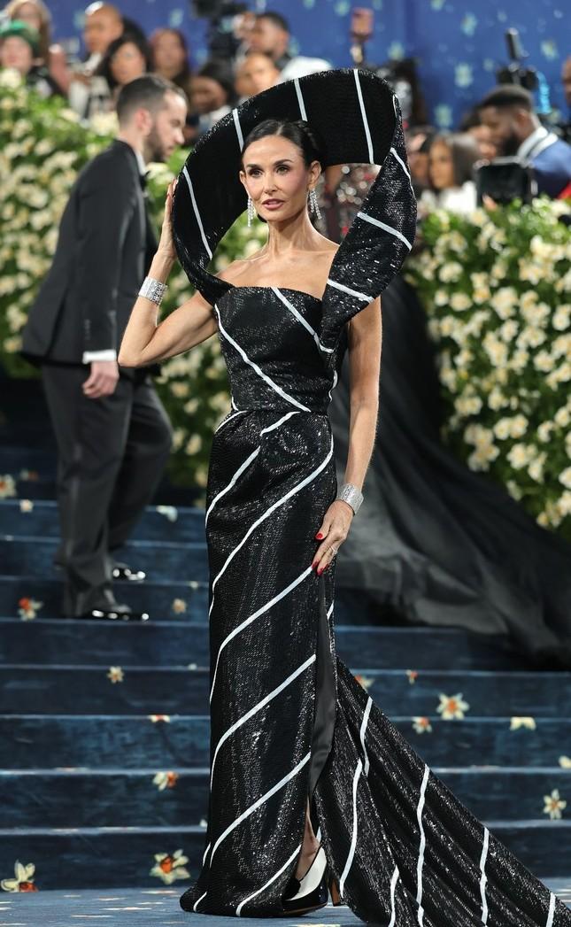 demi-moore-met-gala-2025-12(1).jpg