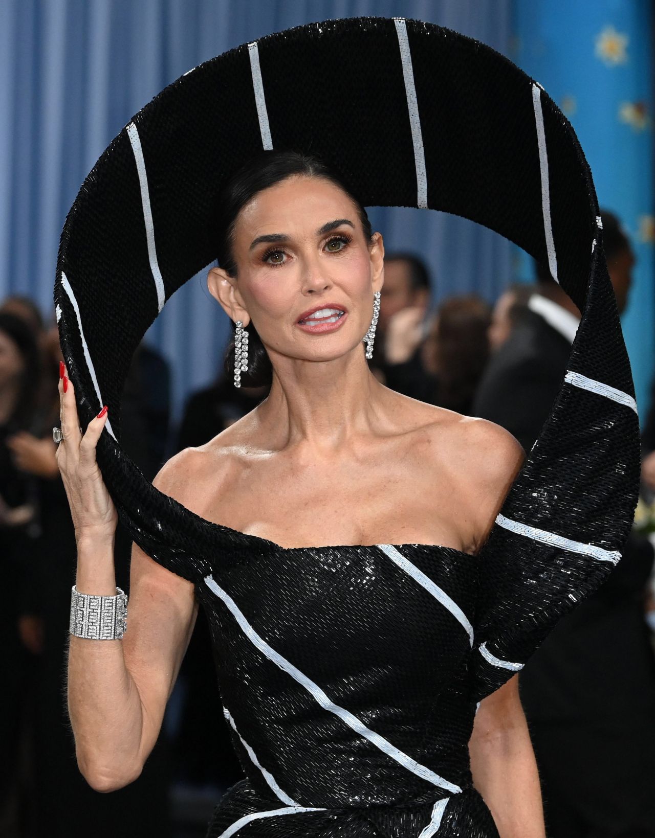 demi-moore-interprets-tailoring-at-met-gala-2025-3.jpg