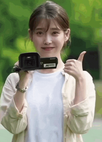아이유 벅규.gif