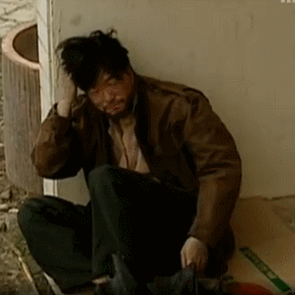 손현주-거지-레전드-움짤-거지꼴-파산-역대급-레전드짤-노숙-노숙자.gif