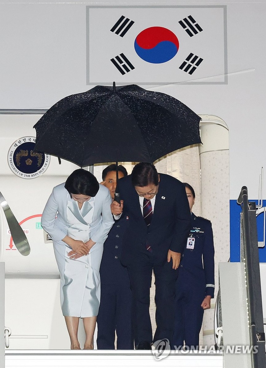 이잼귀국.jpg