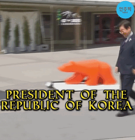 g7_2_2025_06_18-ezgif.com-gif-maker(1).gif