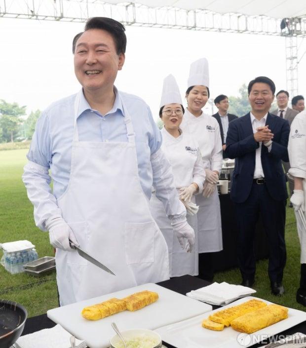 윤석열 계란말이.jpg