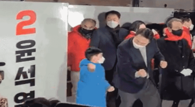 SmartSelect_20250224_083032.gif
