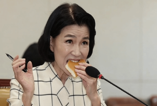 grok_video_2026-01-22-19-04-45_1.gif