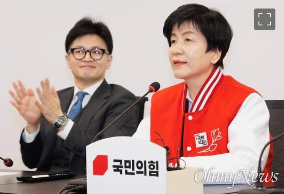 한동훈 박수.png