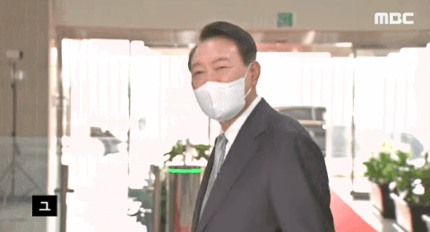 개소리 도어 스탭핑gif.gif