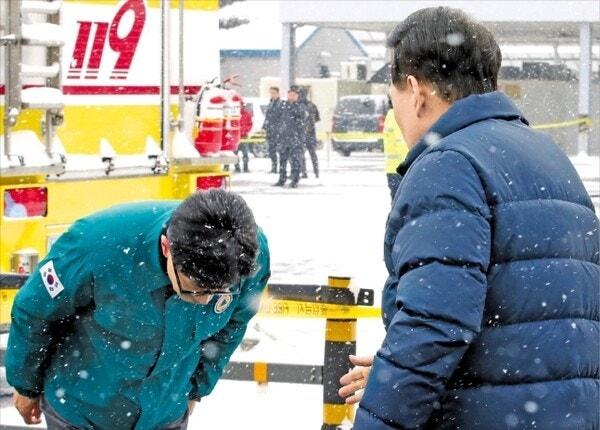 한동훈 윤석열 폴더 인사.jpg