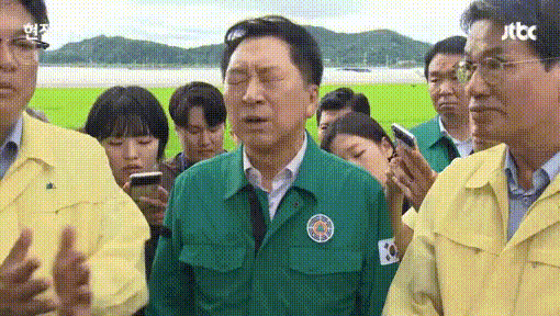 박수한번 주세요gif.gif