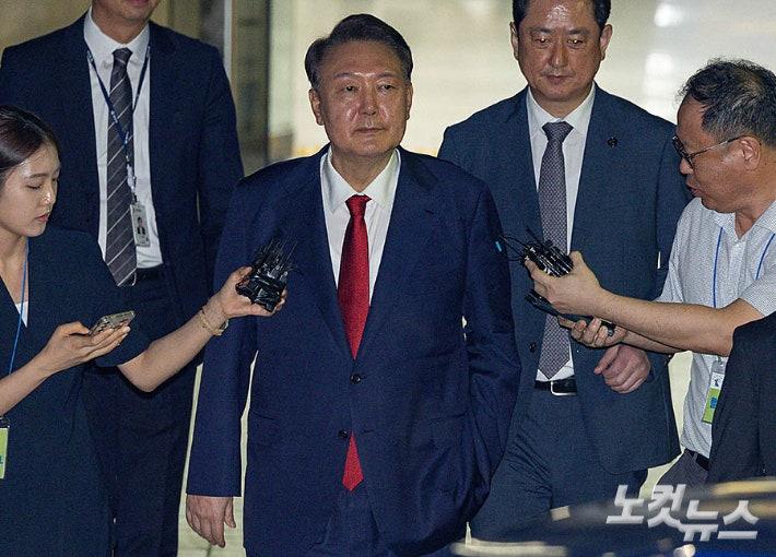 주머니 손 허세.jpg