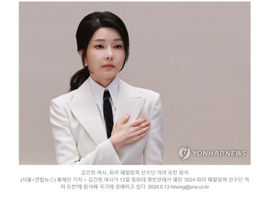 거니년 손.jpg